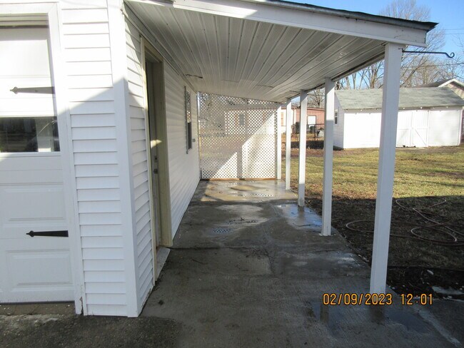 Building Photo - 2520 Fowler St