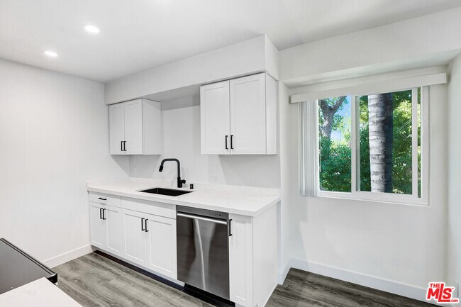 Foto del edificio - 1547 N Edison Blvd