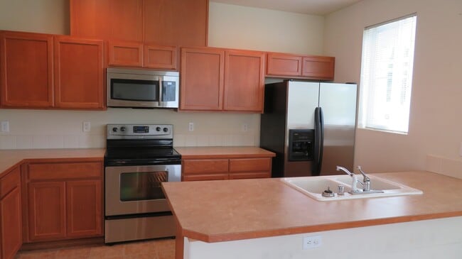 Building Photo - 2320 Simmons St