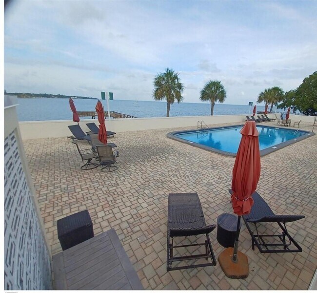 Foto del edificio - 7100 Sunshine Skyway Ln S