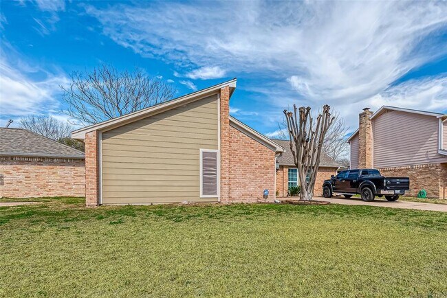 Building Photo - 13322 Pantano Dr