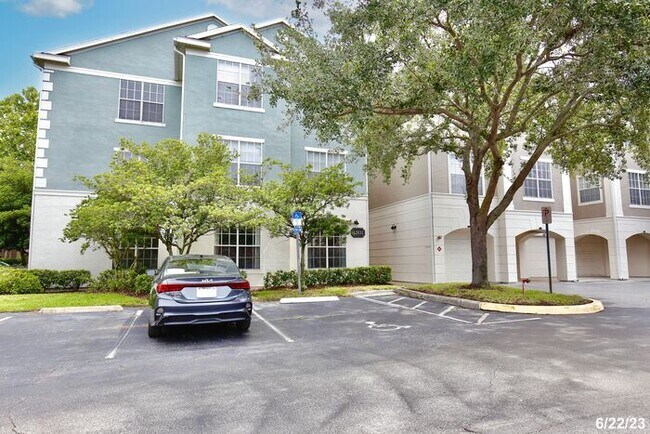 Building Photo - Beautifully Remodeled 3/2 Condo with 1 Car...
