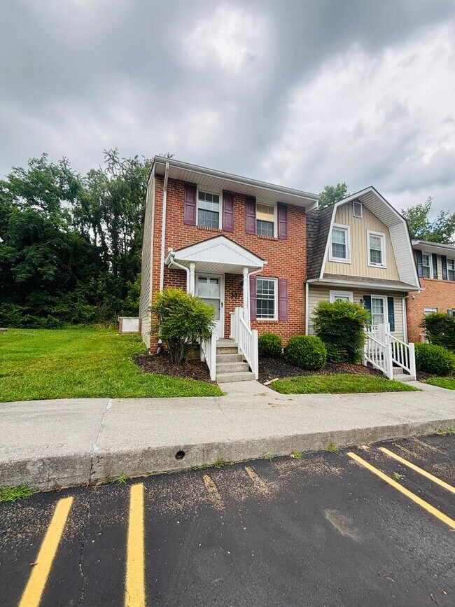 Foto del edificio - 2 Bedroom, 1.5 Bath Townhouse