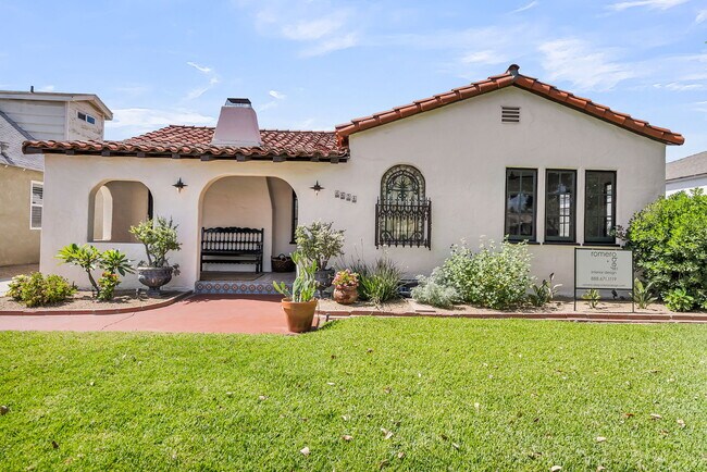 Foto del edificio - 4654 Merrill Ave