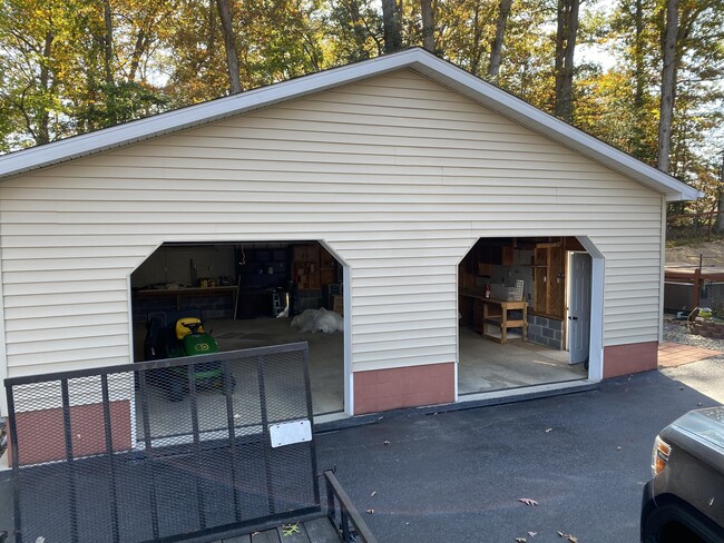 2 car garage - 48 Hope Rd