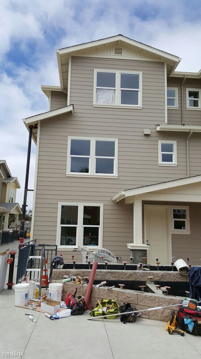 Building Photo - 4058 Central Ave