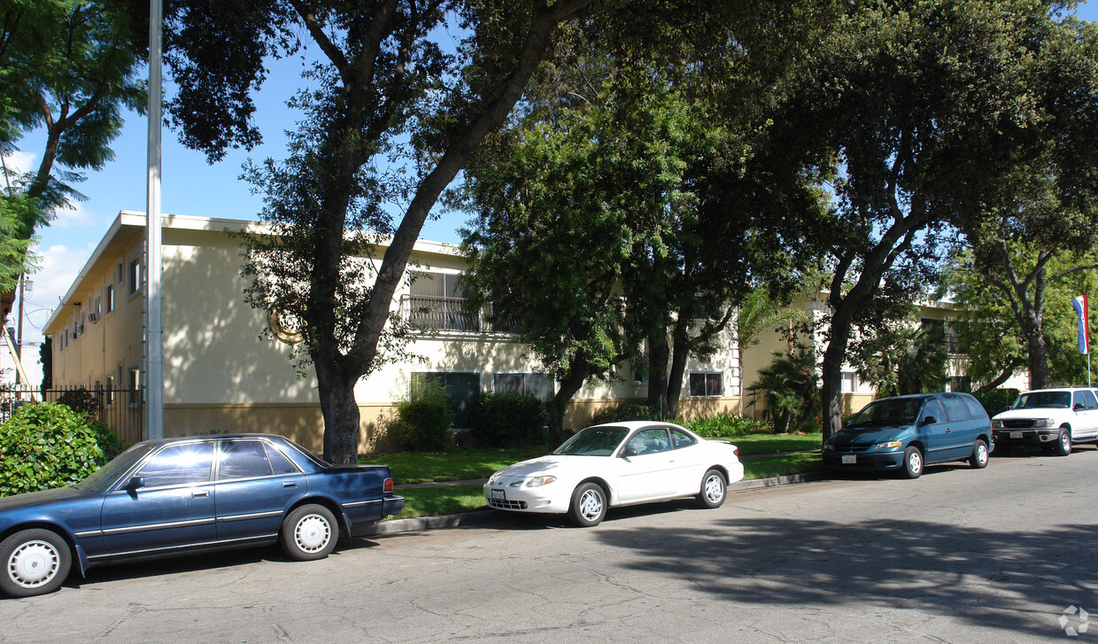 Primary Photo - Parkridge Apartments