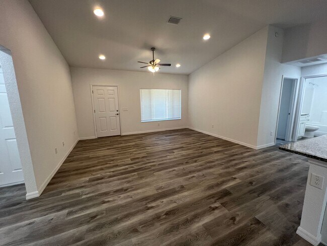Building Photo - 3 BD/2BA Home in Beautiful Ocklawaha!!! 2 ...