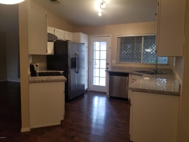 Building Photo - 2617 W Lazybrook Dr