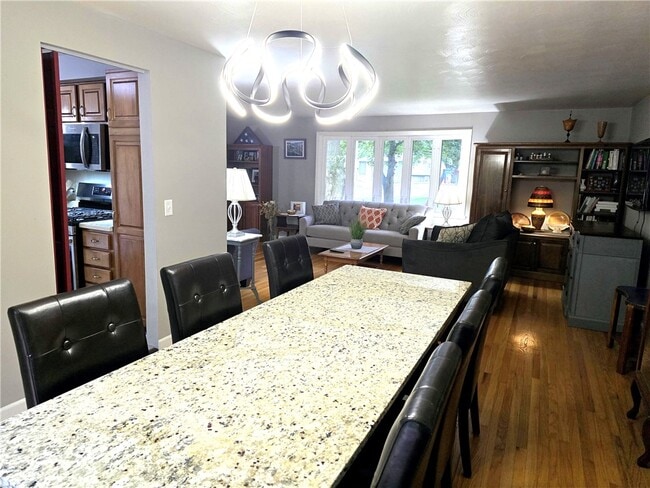 Building Photo - 298 Willowen Dr