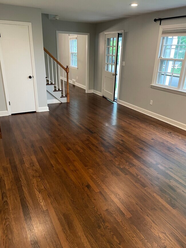 Building Photo - 355 Chickadee Ln