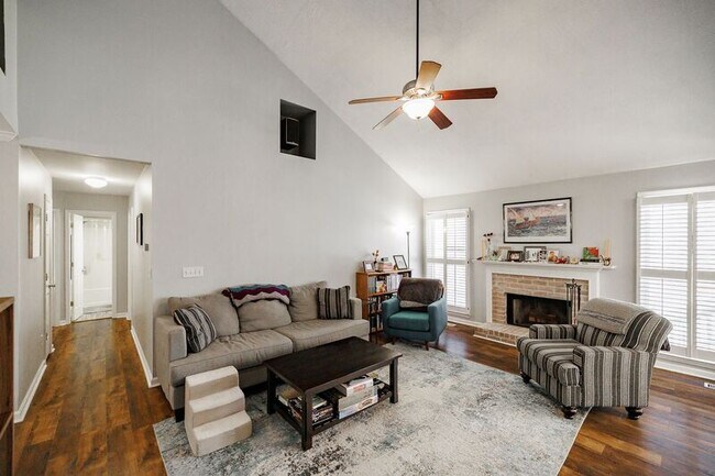 Foto del edificio - 174 Hidden Timber Ln