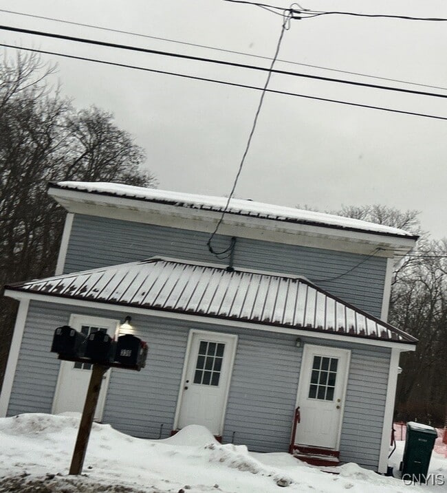 Building Photo - 335 Church St