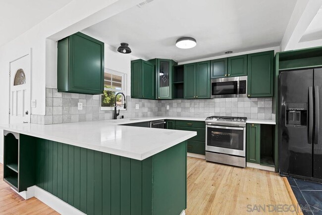 Building Photo - 727 Live Oak Dr