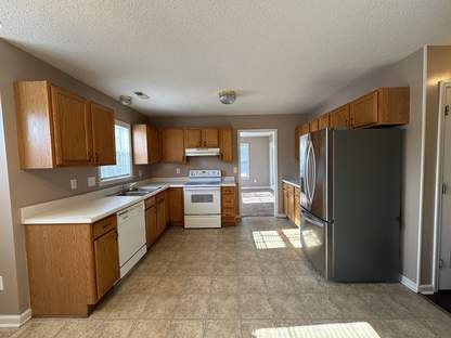 Foto del edificio - Great 4 Bedroom Home with Bonus Room In Country Club Estates-1112 Westmoreland Dr.