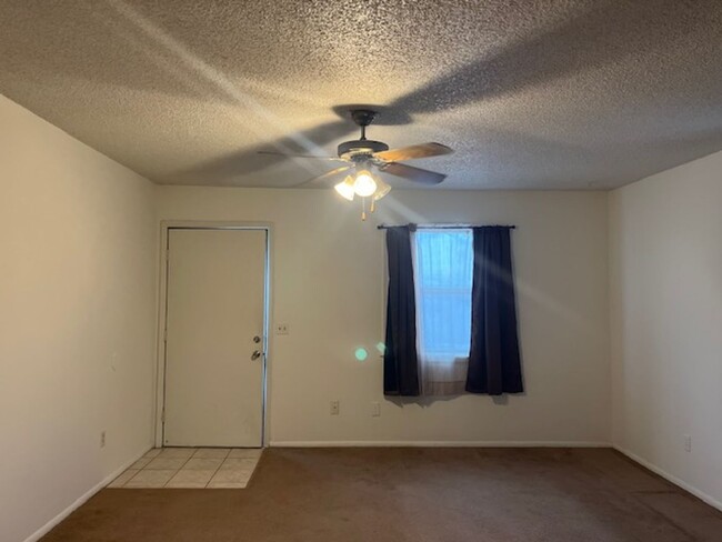 Building Photo - Location is everything! 1 bed 1 bath Bento...