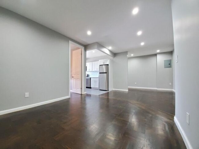 Foto del edificio - 2 bedroom in BRONX NY 10462