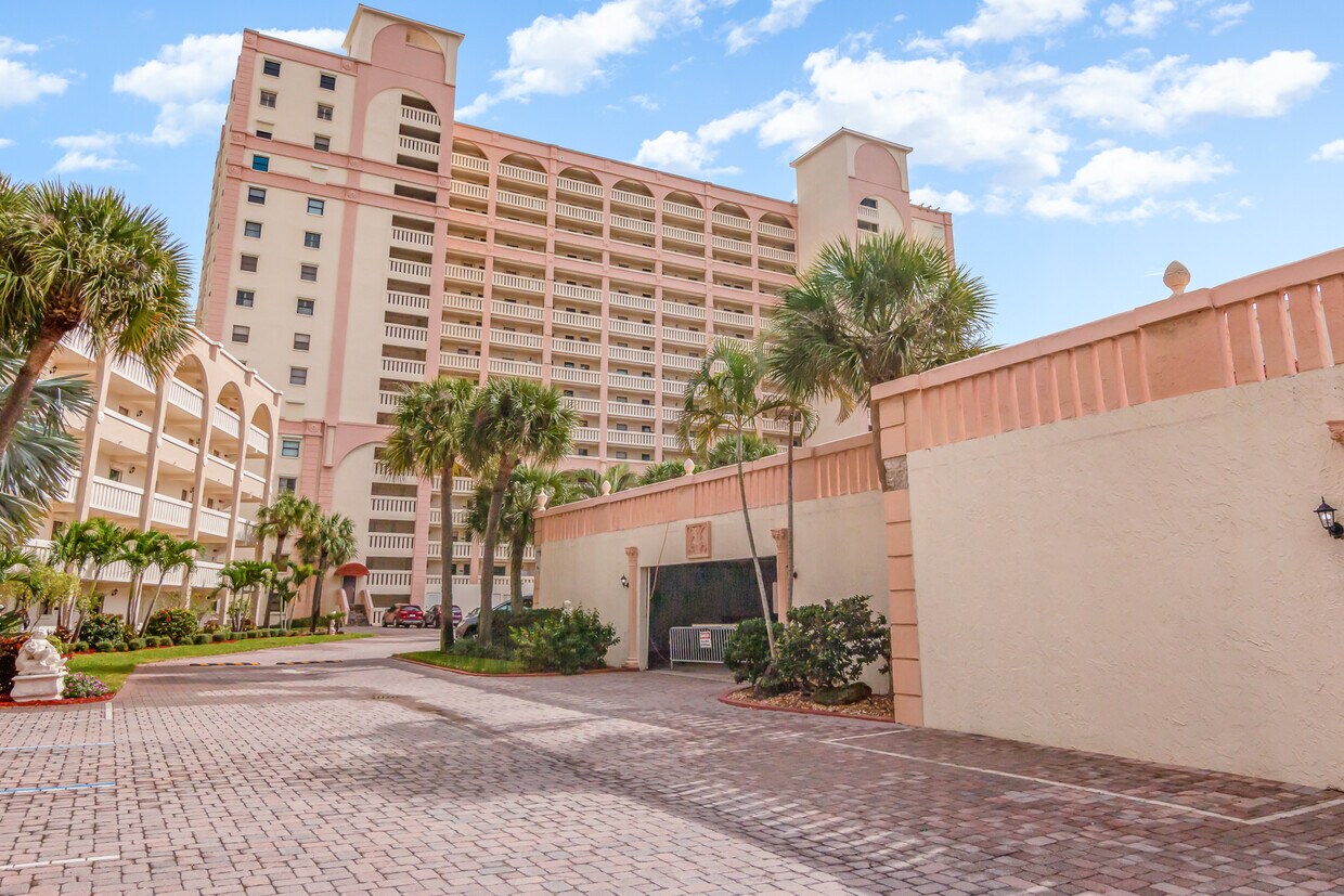 Foto principal - 830 N Atlantic Ave