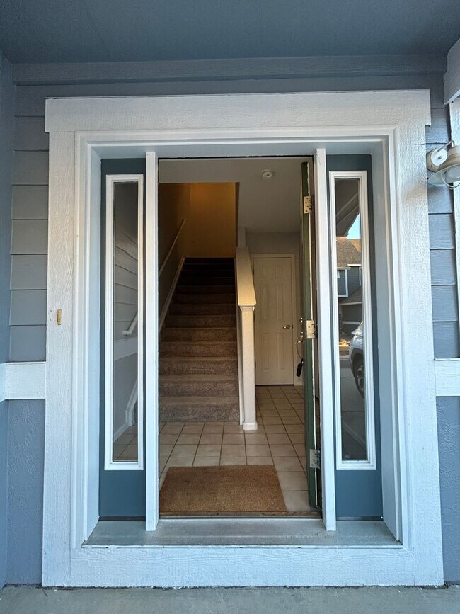 Foto del edificio - 3 Bedroom Townhome with Oversized Garage