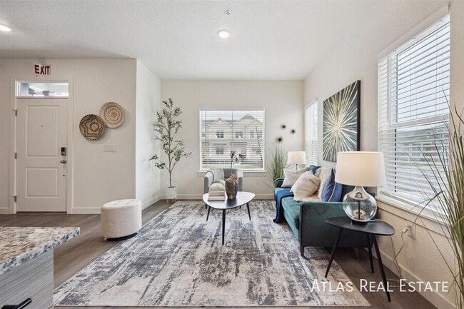 Building Photo - 633 Leland Aly