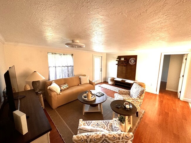 Building Photo - 1129 Riviera St