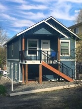 Building Photo - 711 E Laurel St
