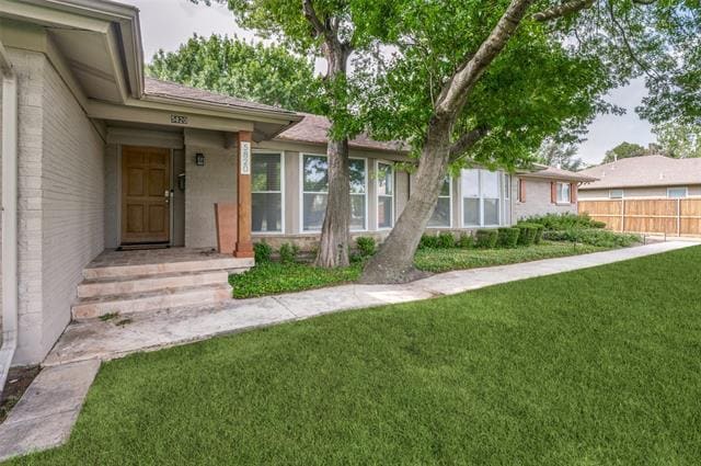 Foto del edificio - 5820 Forest Ln
