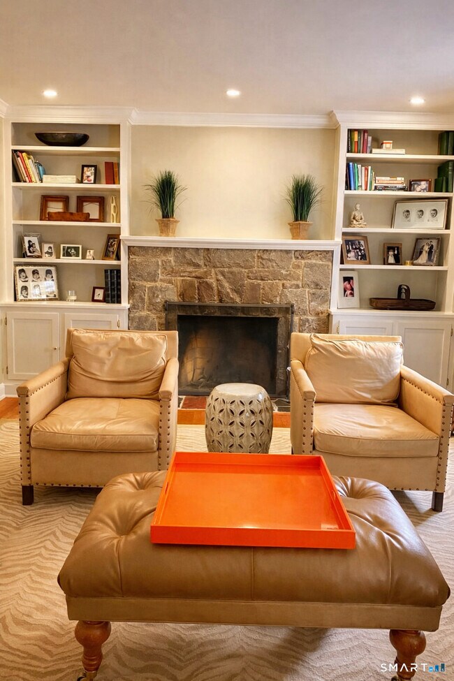 Building Photo - 10 Ludlow Manor