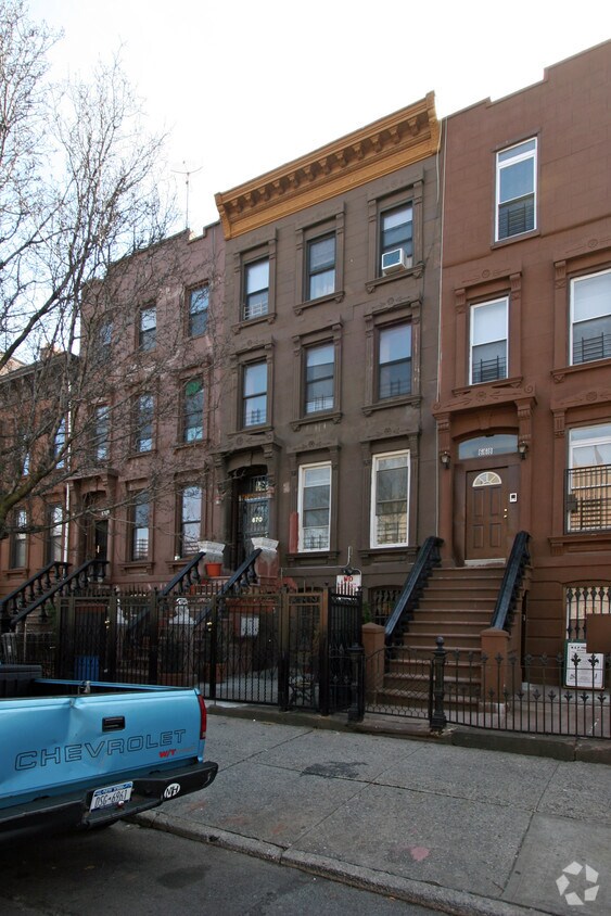Foto del edificio - 670 Greene Ave