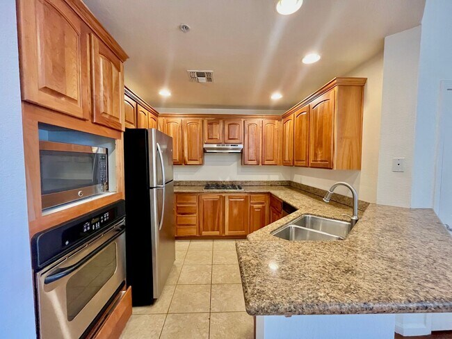 Foto del edificio - **$500 OFF MOVE IN BY 06/30/2026**Spacious 2 Bedroom High-Rise Condo with Resort-Style Amenities ...