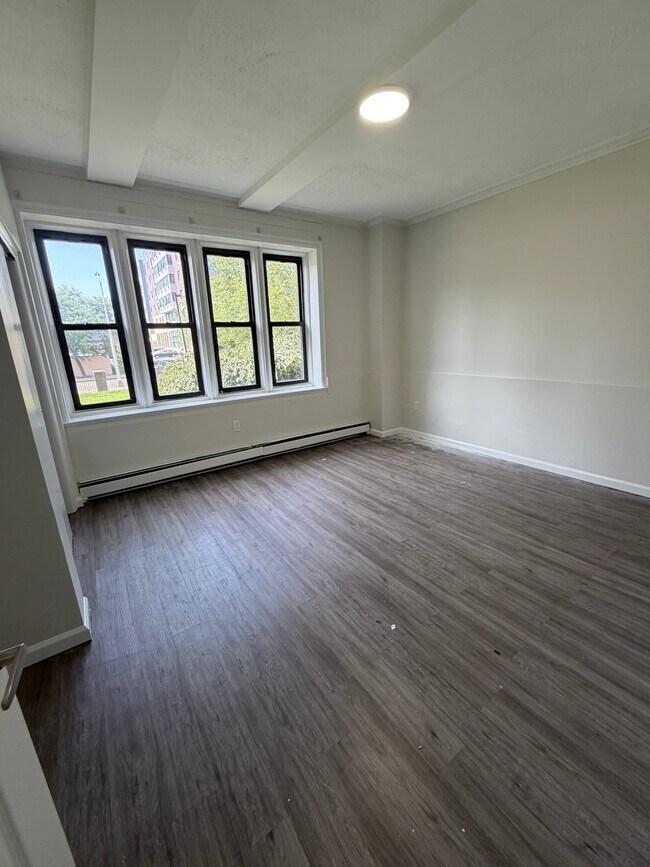 Building Photo - 150 S Harrison St