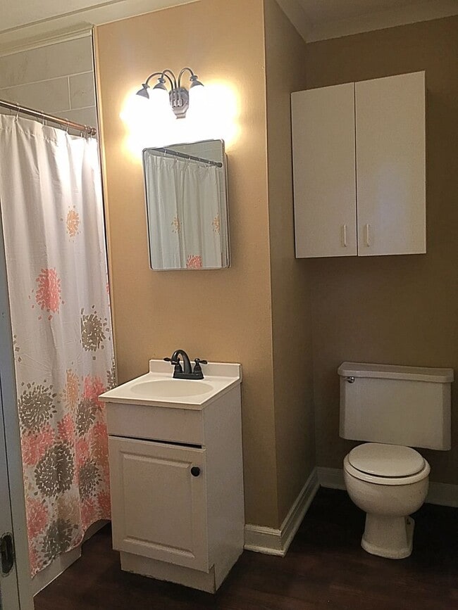 Foto del edificio - 144 Maywood Dr