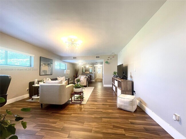Foto del edificio - 1551 NE 105th St