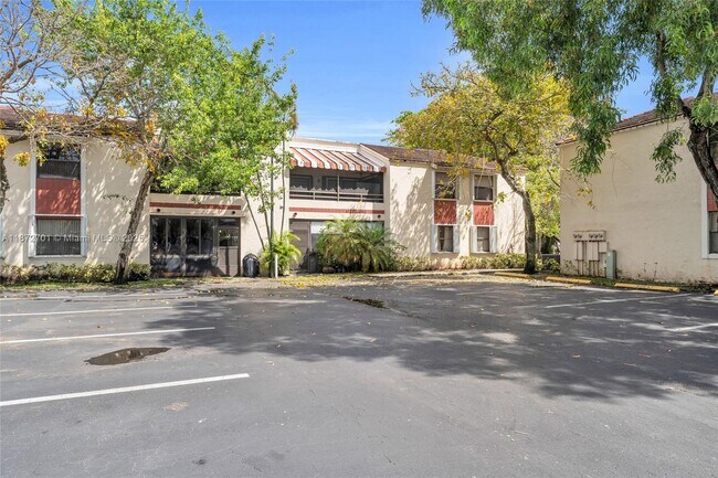 Building Photo - 20170 NE 3rd Ct