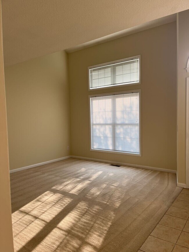 Foto del edificio - 494 Radcliff Dr