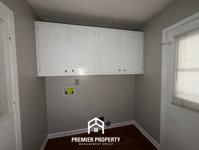 Foto del edificio - 3712 Covington Pike