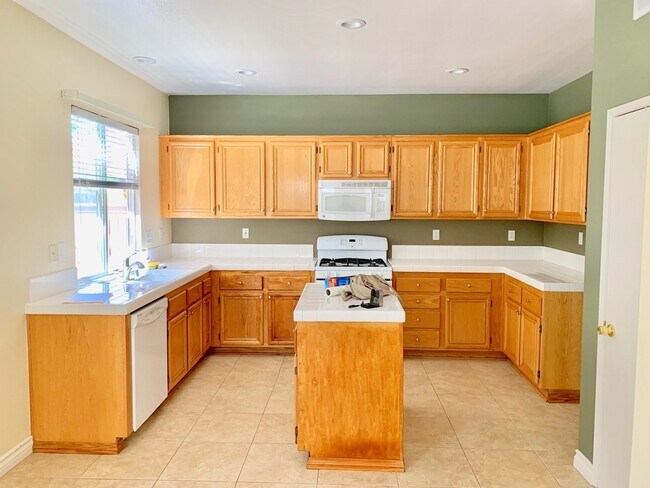 Foto del edificio - Beautiful Corona Hills 4 Bed, 2.5 Ba