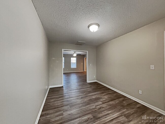 Foto del edificio - 5203 Grass Ridge Dr