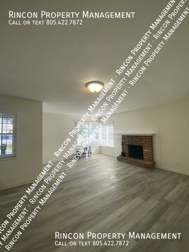 Building Photo - Recently Updated 2 Bedroom 1 Bathroom *Mid...