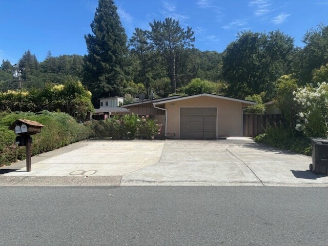 Off street parking - 3751 Mosswood Dr