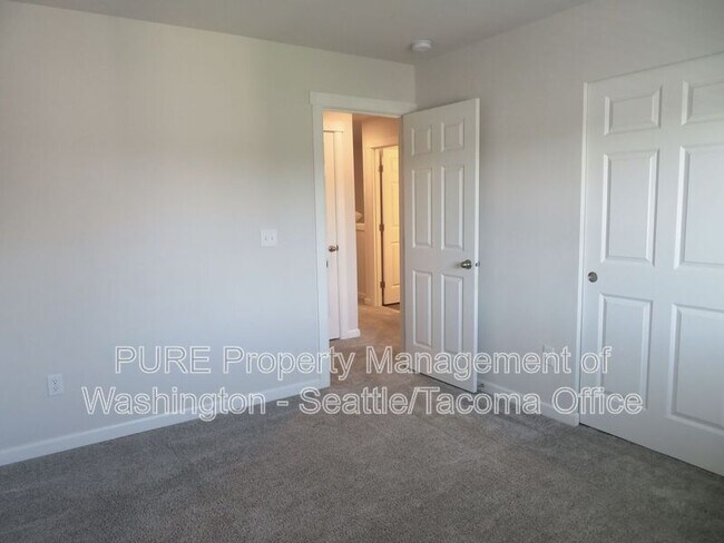 Building Photo - 5445 50th Lp SE