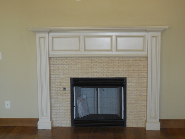 Building Photo - Fully Furnished Three Bedroom, Two Bathroo...
