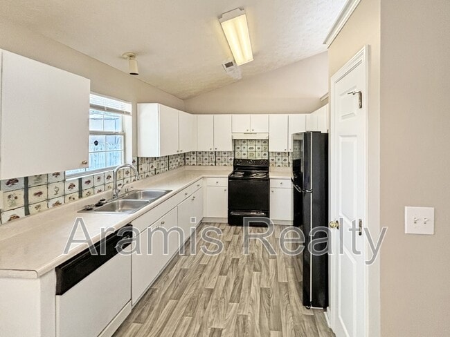 Building Photo - 5820 Wellborn Oaks Ct