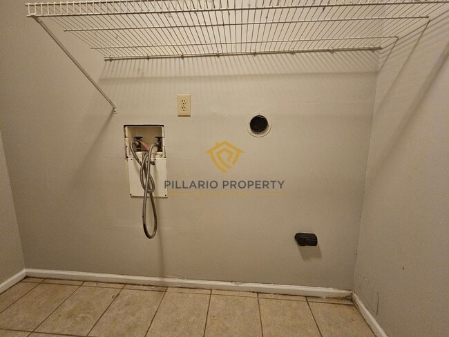 Building Photo - Cozy Attached Garage 3-Bedroom/2-Bathroom ...