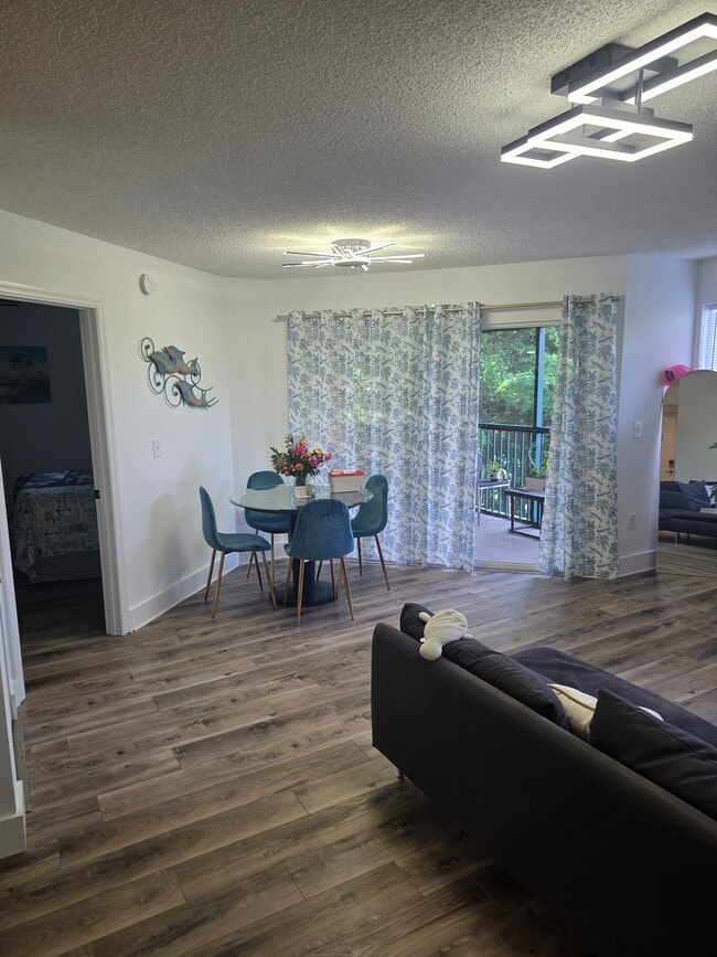 Building Photo - 8870 Colonnades Ct W