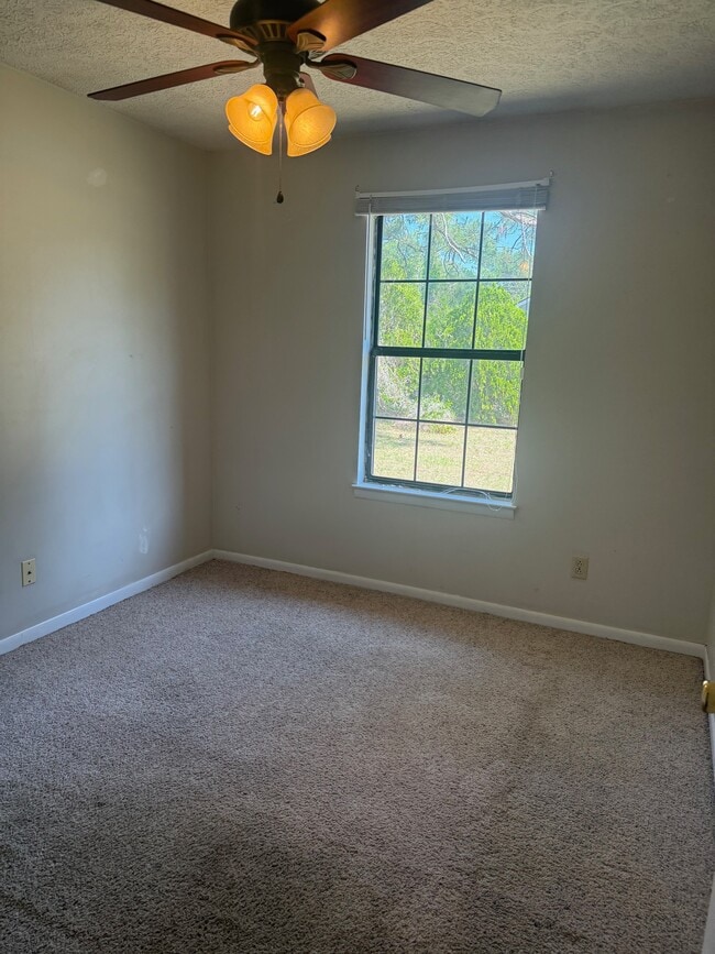 Building Photo - 209-p209 Garden Cir