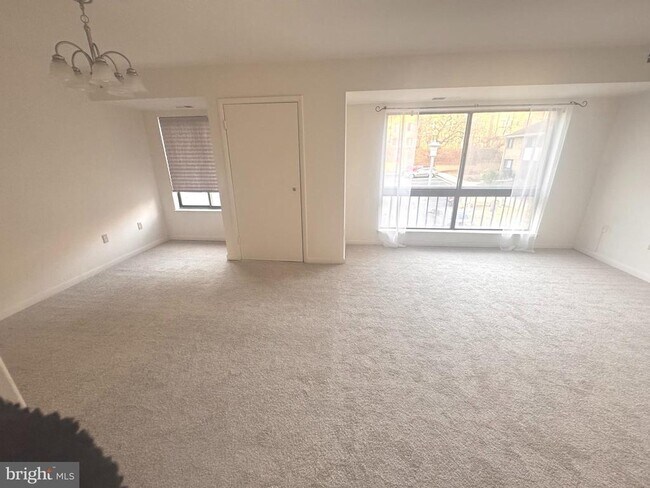 Building Photo - 8865 Roll Right Ct