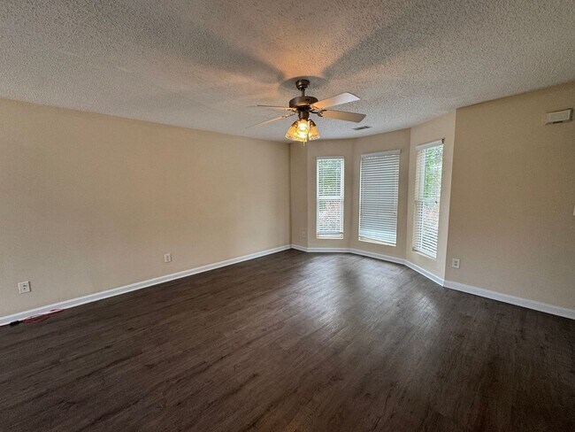 Building Photo - 121 Katydid Dr