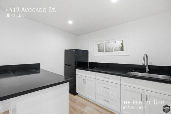 Building Photo - 4419 Avocado St