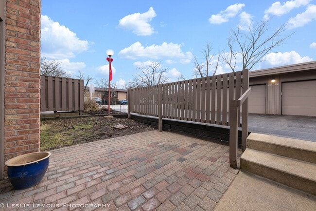 Building Photo - 5944 Meadow Dr